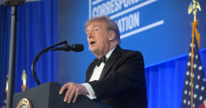 trump ataca jurnalistii si il ironizeaza pe biden la dineul corespondentilor urmatoarea editie ar putea purta numele meu 6a645b31b7ba1