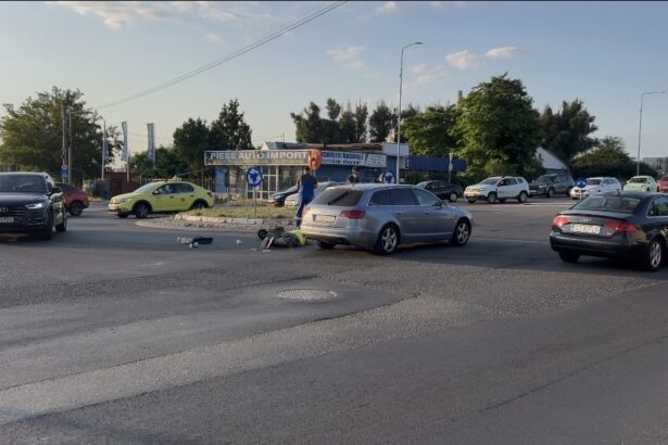 video accident in sensul giratoriu de pe aurel vlaicu un barbat aflat pe trotineta a fost ranit 6a4dd370439b2