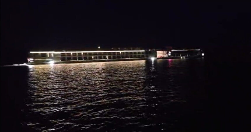 video alerta pe dunare o nava cu 238 de oameni la bord a esuat din cauza nivelului foarte scazut al apei 6a687d712a6f2