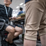video caldura extrema in japonia angajatii guvernamentali au permisiunea sa vina in pantaloni scurti pentru a economisi aerul conditionat 6a5736c550a21