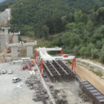 video cum se monteaza uriasul tablier metalic la cel mai inalt viaduct al autotrazii sibiu pitesti 6a68f16ae888c