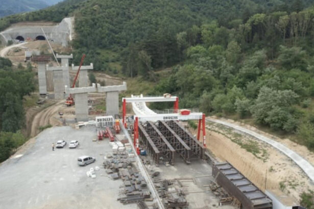 video cum se monteaza uriasul tablier metalic la cel mai inalt viaduct al autotrazii sibiu pitesti 6a68f16ae888c