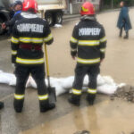 video forte suplimentare mobilizate la busteni dupa viitura igsu a trimis pompieri si utilaje grele 6a5e26233f4c7