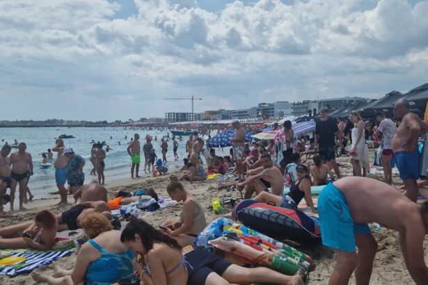 video foto eforie nord luata cu asalt de turisti zeci de mii de oameni si au petrecut weekendul la mare 6a67311ec96f6