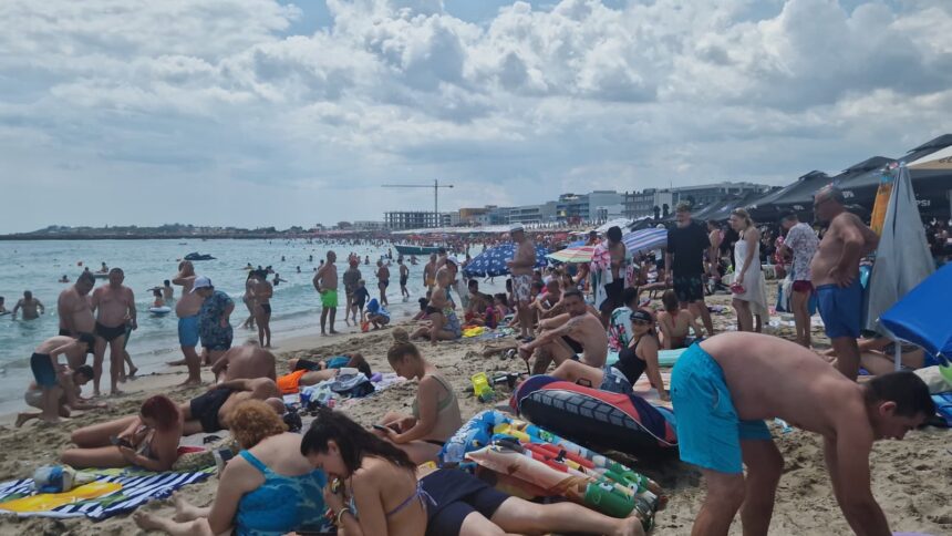 video foto eforie nord luata cu asalt de turisti zeci de mii de oameni si au petrecut weekendul la mare 6a67311ec96f6