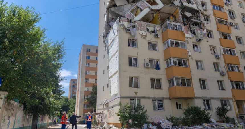 video incep lucrarile la blocul afectat de explozia din rahova cand vor putea intra locatarii in apartamente 6a4df1b608220
