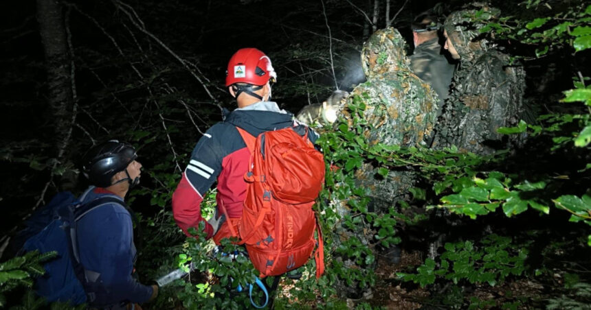 video operatiune de 10 ore pentru salvarea a doi ucraineni epuizati bilantul salvamont maramures cinci misiuni in 24 de ore 6a65f3032441d