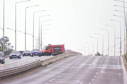 video trafic reluat pe dn1 dupa restrictiile impuse din cauza riscului de prabusire a unui stalp pe pasarela ikea 6a455ff2c929b