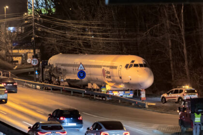 video un avion dezafectat a blocat o intersectie din cluj napoca 6a55e8c5052f2