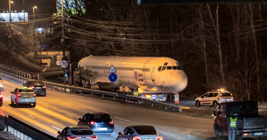 video un avion dezafectat a blocat o intersectie din cluj napoca 6a55e8c5052f2