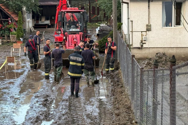 videofoto viiturile au lovit mai multe judete zeci de case inundate drumuri blocate si alunecari de teren intervin aproape 200 de pompieri 6a5f0e2b5916c