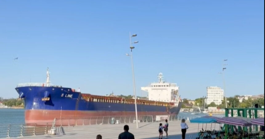 accident naval in portul tulcea un vapor scapat de sub control a scufundat doua barci si a lovit alte cinci plus doua pontoane 6a95cefb97e01