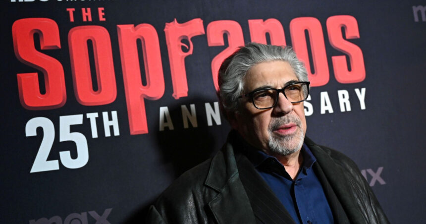 actorul vincent pastore cunoscut pentru rolurile de gangsteri inclusiv big pussy din clanul soprano a murit la varsta de 80 de ani 6a71041d7c6d6