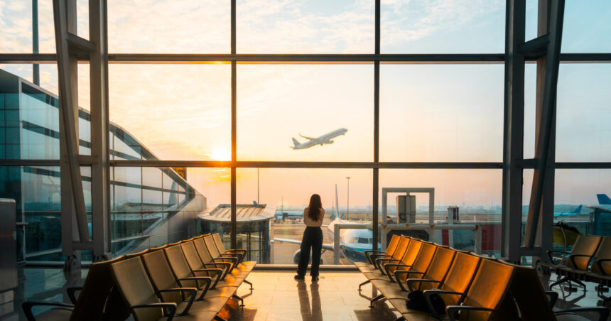 aeroportul din romania care are o singura cursa pe saptamana dar a ramas fara kerosen cisterna e in coada la navodari 6a75823b58d59