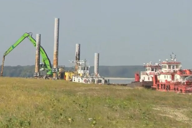 au fost reluate operatiunile pentru scufundarea celor patru barje in dunare pentru a creste debitul la centrala de la cernavoda 6a74a4be3b7df