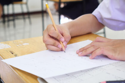 baremul de corectare la limba materna a fost publicat de ministerul educatiei cum se rezolvau subiectele de la bacalaureat 2026 6a7dbc10d2529