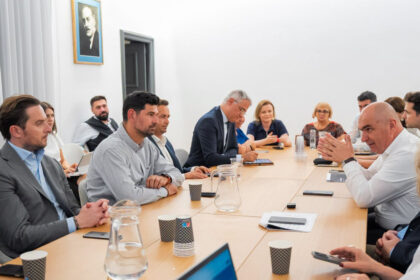 bolojan intalnire cu liderii pnl din sectoarele capitalei partidul trebuie sa fie prezent in comunitate permanent 6a8c9f033f1b3