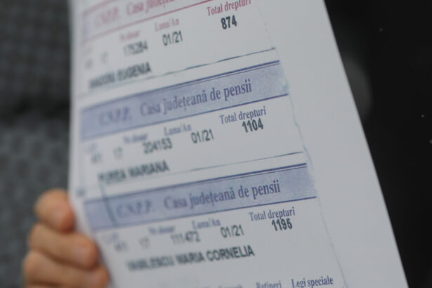 comisia europeana cere guvernului sa stranga mai multi bani inainte de a adopta legea salarizarii una din propuneri priveste pensiile 6a8c58b2c2d52