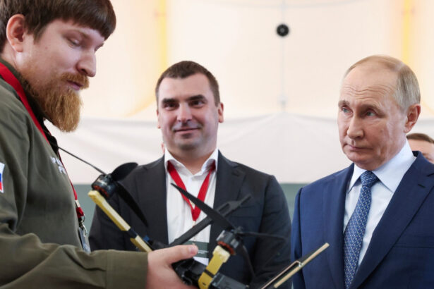 directorul unei fabrici de drone din rusia ranit grav in explozia unei masini la ekaterinburg medicii lupta pentru a i salva viata 6a73452bcaa4d