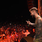 distractie la inaltime la big little festival un dj pune muzica de pe acoperis 6a84144ac1119