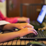 doar unul din trei romani are competente digitale de baza romania pe ultimul loc in ue infografic 6a8d9fa9f1fa4