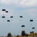 doi militari din fortele pentru operatii speciale raniti in timpul unui exercitiu de parasutare ce s a petrecut dupa saltul din avion 6a9065cf96b9e