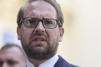 dominic fritz dupa sanctiunea primita in urma deciziei ani dreptul si dreptatea nu sunt intotdeauna acelasi lucru 6a71ecac7925d