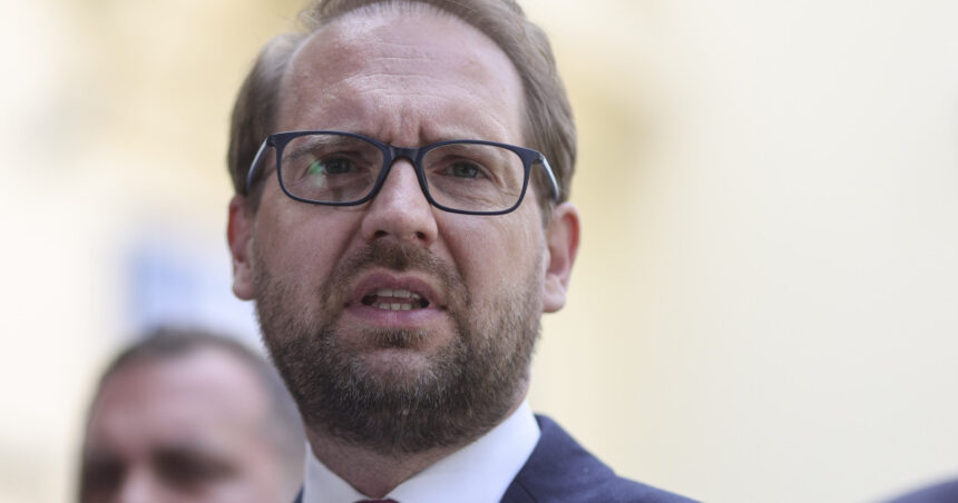 dominic fritz dupa sanctiunea primita in urma deciziei ani dreptul si dreptatea nu sunt intotdeauna acelasi lucru 6a71ecac7925d