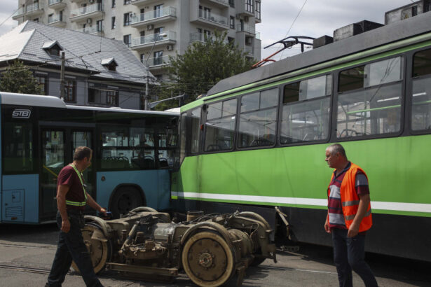 exclusiv sfatul lui titi aur pentru soferi dupa accidentul din medias ce trebuie sa faca daca un autobuz scapat de sub control vine spre ei 6a871d41d3781