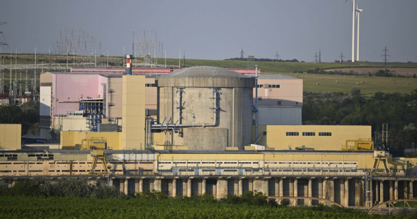 exclusiv unitatea 2 de la cernavoda ar putea fi oprita daca dunarea continua sa scada ce spune directorul centralei 6a743ef09b6bd