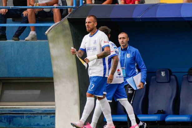 farul constanta joaca impotriva celor de la fc botosani cu un atac ciobit 6a941cfdbe51e