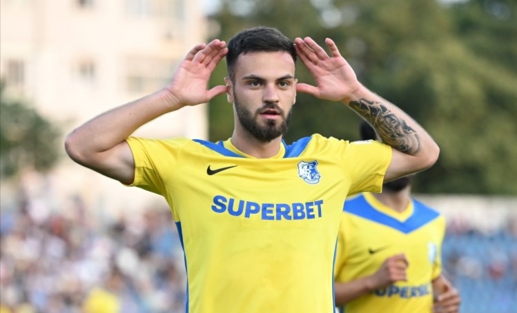 farul constanta mai vinde doi jucatori cojocaru in malta rafaila la u cluj 6a908af1a8d26