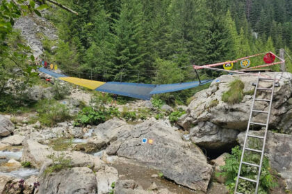 foto accesul catre lacul scropoasa si cascada 7 izvoare din muntii bucegi intrerupt din cauza ruperii unui pod avertismentul salvamont 6a81fa645e6e3