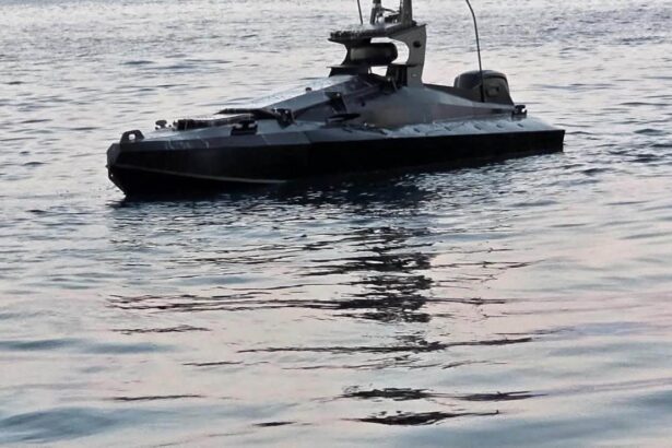 foto drona marina incarcata cu explozibil distrusa langa neptun deep 6a86d4bfee0e4