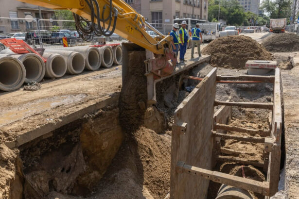 foto lucrari extinse in zona garii de nord a capitalei canalizarea veche de un secol va fi modernizata cablurile vor fi ingropate 6a809751601e0