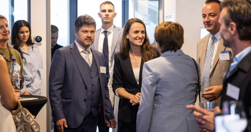 foto oana toiu anunta servicii consulare pentru romanii din hessa cand se deschide consulatul romaniei la frankfurt 6a8edf919eb21