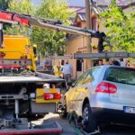 foto video incident pe o strada din constanta un autoturism a cazut intr o groapa formata dupa surparea asfaltului 6a7abf1723f1e