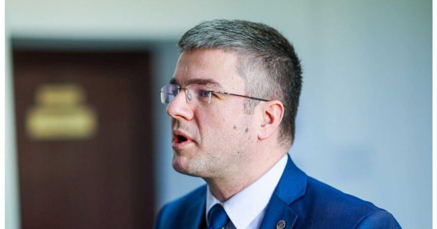 grindeanu minte mult si amesteca foarte mult subiectele ce ii reproseaza irineu darau presedintelui psd 6a71be0348db9