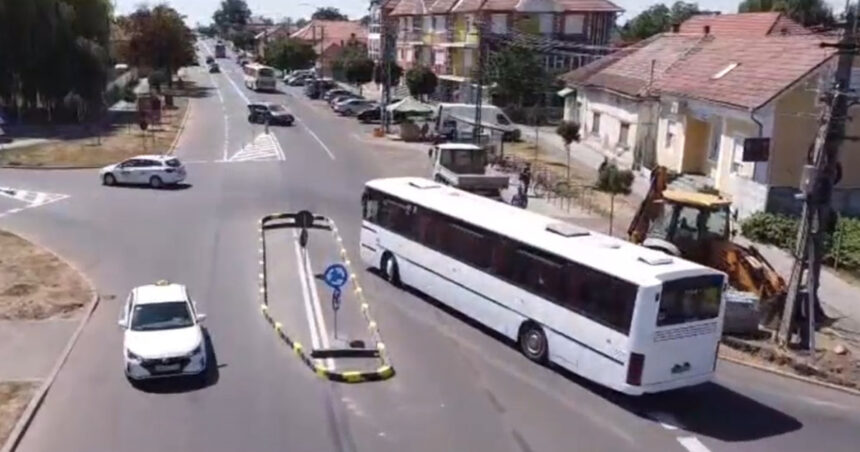 imagini virale sensul giratoriu oval prin care autobuzele nu reusesc sa treaca din prima reactia primariei care a platit lucrarea 6a79e02fab111