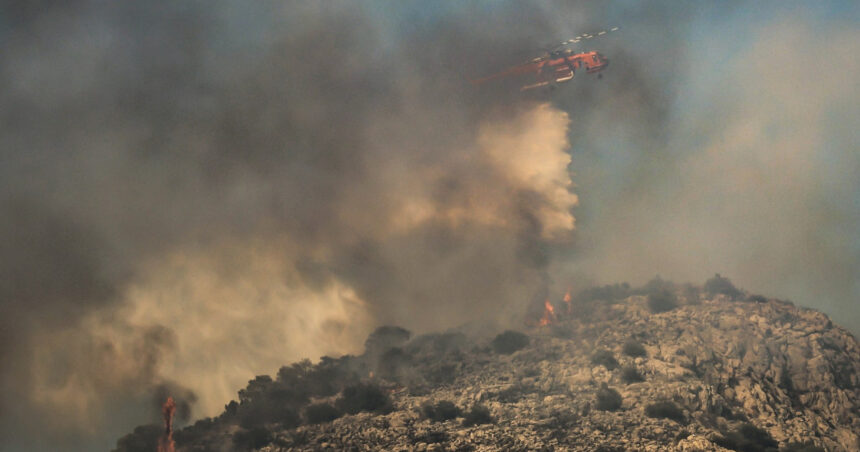 incendii pe insula greceasca salamina doi morti sute de oameni evacuati vantul puternic contribuie la extinderea rapida a focurilor 6a81efd960117