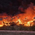 incendiu urias la lumina au venit in sprijin pompieri din alte trei judete primaria lumina proprietarul fabricii aici se termina tot 6a7cffa459496
