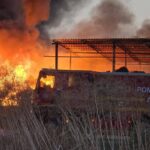 incendiul de de lumina lichidat dupa 12 ore mai multe anchete au fost deschise pentru stabilirea cauzelor si pentru poluare 6a7d7010946df