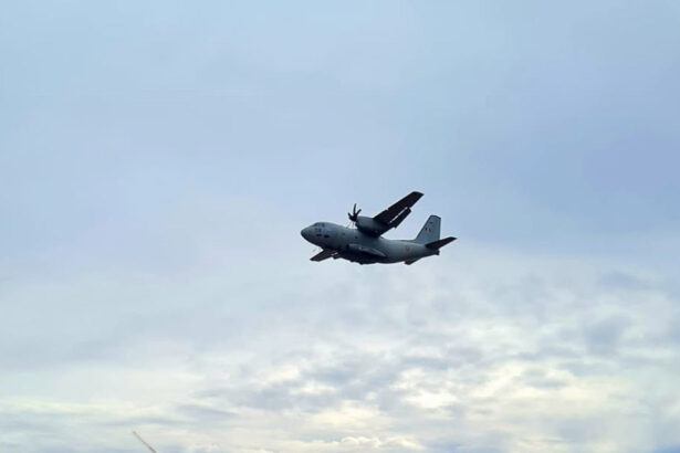 incidente cu parasutisti la buzau un militar a suferit o fractura iar altul a ramas agatat cu parasuta de avion 6a72e9c13f9e5