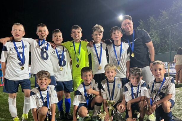 micii fotbalisti de la cs navodari au cucerit trofeul la turneul ai succes de la eforie nord 6a9591ae928a5