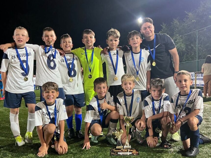 micii fotbalisti de la cs navodari au cucerit trofeul la turneul ai succes de la eforie nord 6a9591ae928a5
