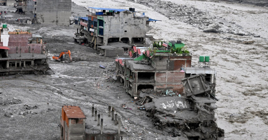 mii de oameni sunt inca dati disparuti dupa inundatiile devastatoare din nepal bilantul provizoriu a ajuns la peste 900 de morti 6a951baa36640