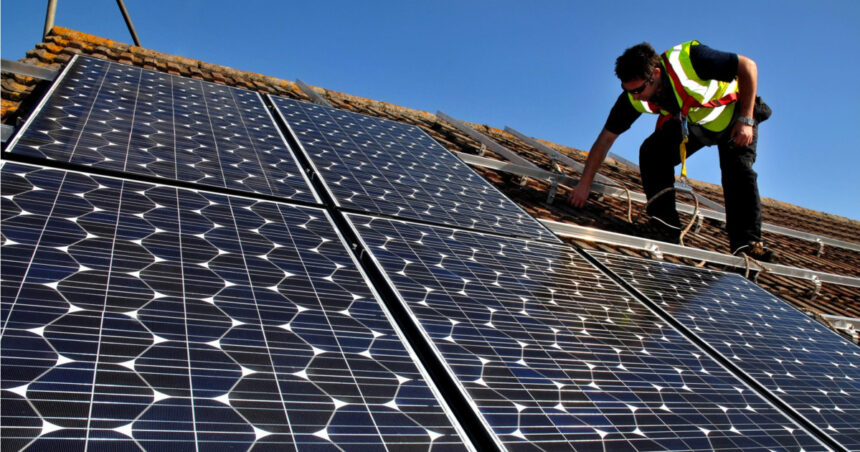 ministerul mediului lanseaza in consultare publica programul pentru baterii la fotovoltaice ce reguli sunt cine primeste finantare 6a848f65bf7ee