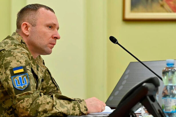 noul comandant sef al armatei ucrainene solicita demiterea comandantului fortelor medicale omul lui sirskii 6a7232f14cb57