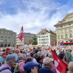 nu nato sa dam o sansa pacii aproximativ o mie de elvetieni s au adunat la berna pentru apararea unei neutralitati stricte 6a942c9adecce