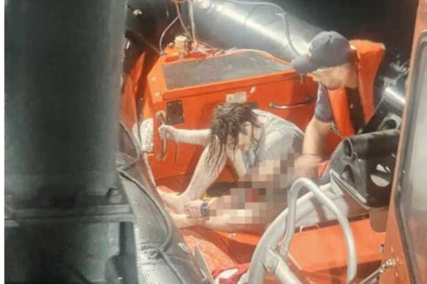 o nava a luat foc si s a scufundat in marea neagra 12 oameni au fost salvati nicusor dan a fost lovita 6a909380e4d71